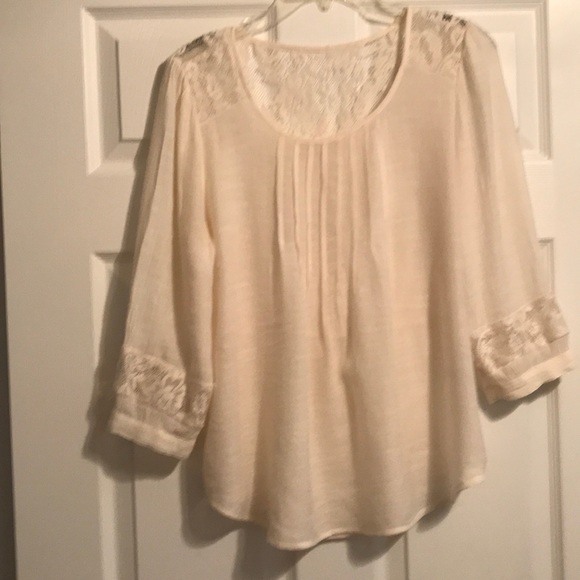 Lace rayon and polyester blouse❤️ - Picture 2 of 4